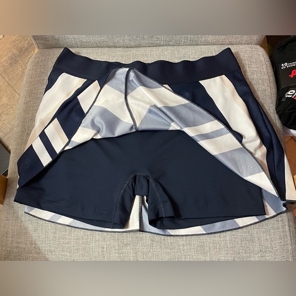 Nike Flouncy Mesh Skort - Picture 3 of 4